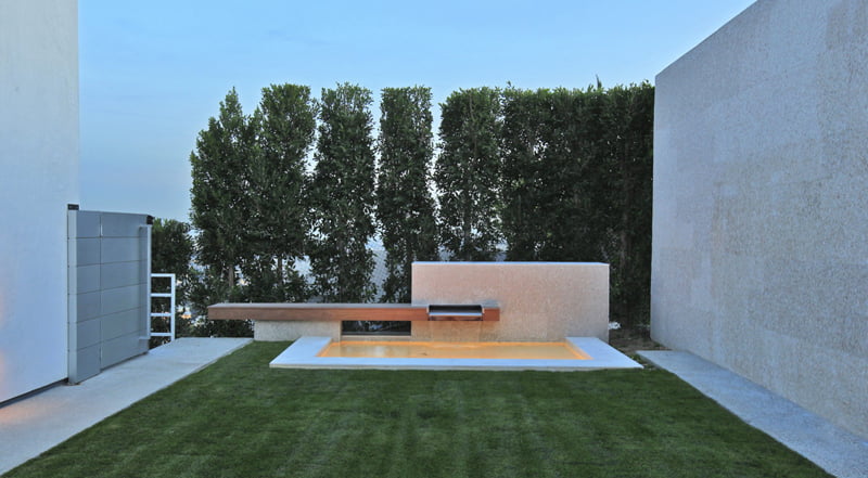 Infinity Swimming Pool Within Modern Villa Architecture (2)
