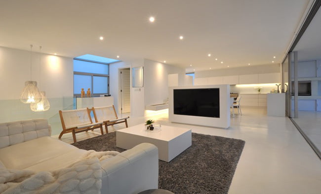 Shades of White Color in Modern House with Valley View in Knysna, South Africa (1)