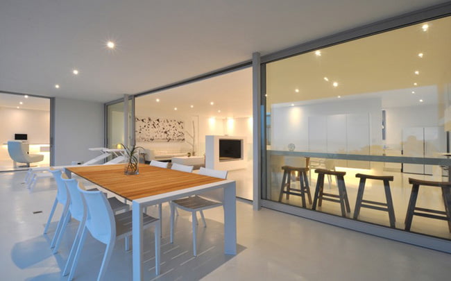 Shades of White Color in Modern House with Valley View in Knysna, South Africa (8)