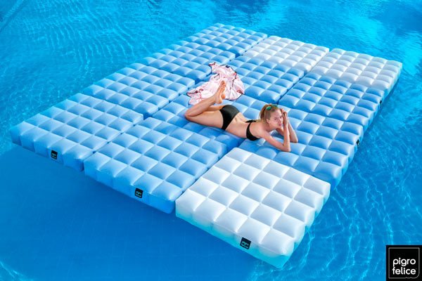 inflatable outdoor sofa for pool by Pigro-Felice