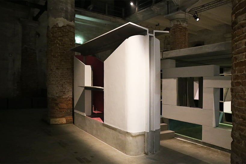the ‘easy WC’ combines a toilet and shower cubicle either side of a covered platform