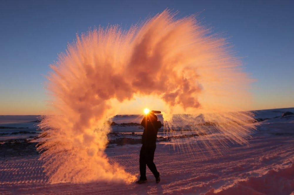 throwing-hot-tea-into-the-air-in-arctic